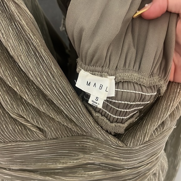 Sparkly low neck ruffle dress - Picture 2 of 3